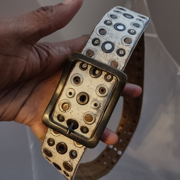 Y2K Distressed White Leather Studded Belt - Picture 5 of 9